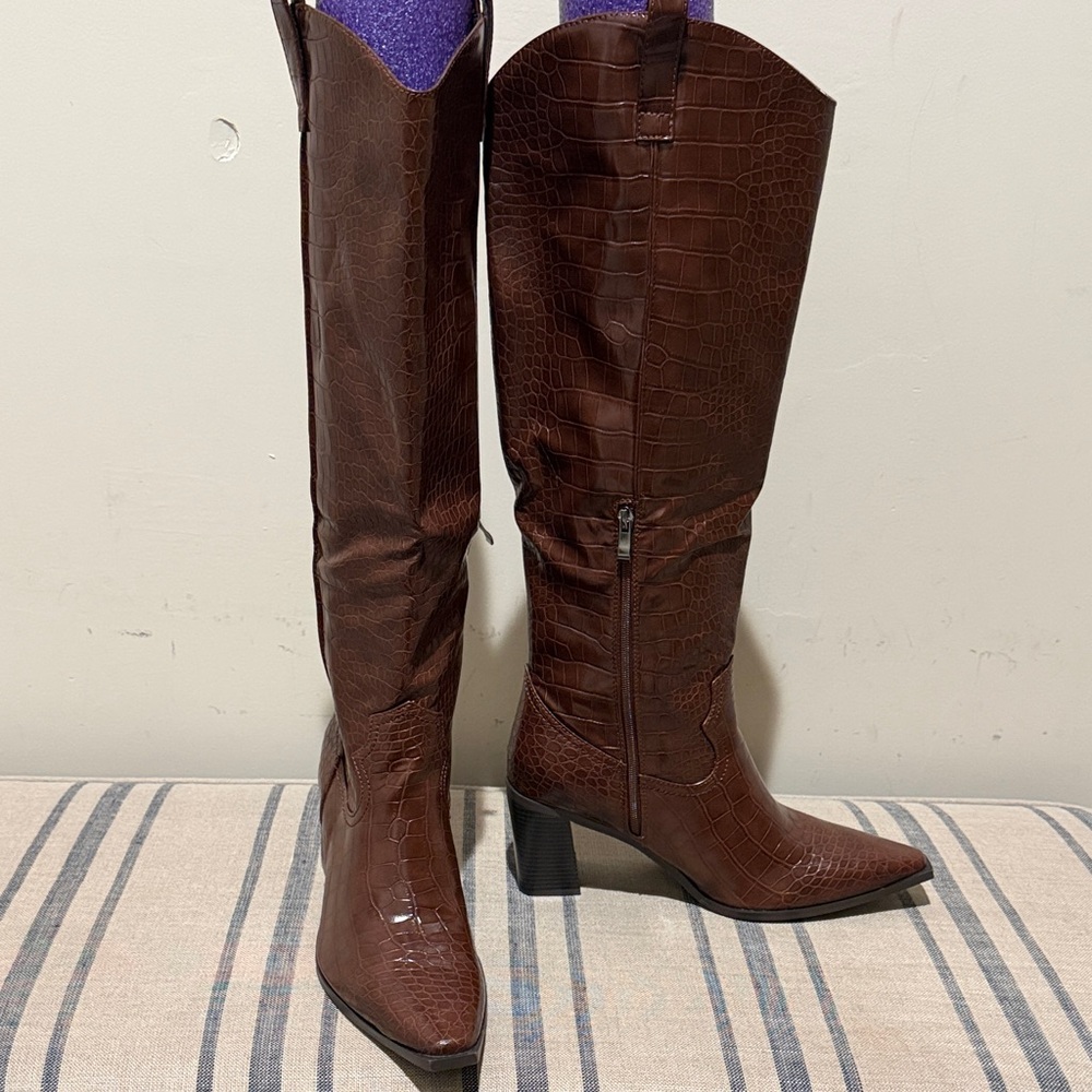 Isnom Elegant Brown Croc-Embossed Heeled Boots - Picture 4 of 10